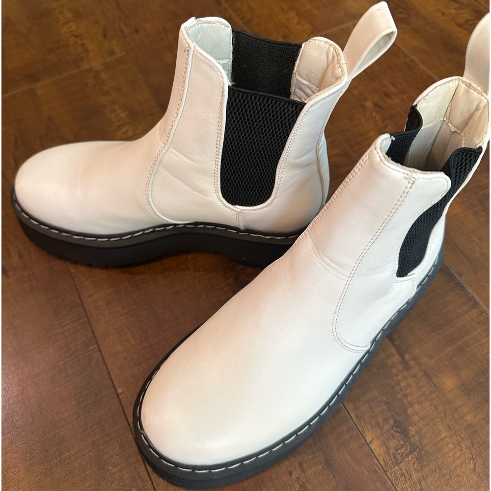 White combat boots SZ 6